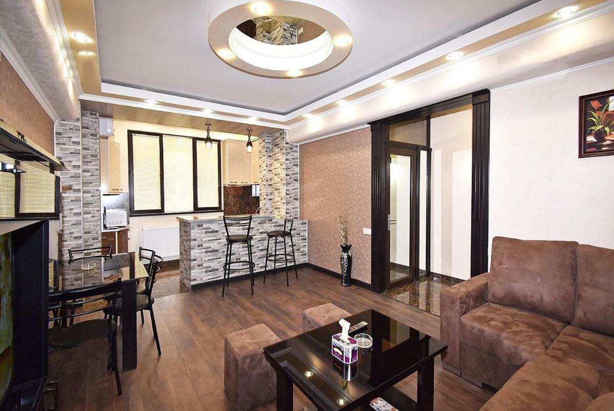 Luxury Apartment In Republic Square Jerevan Buitenkant foto