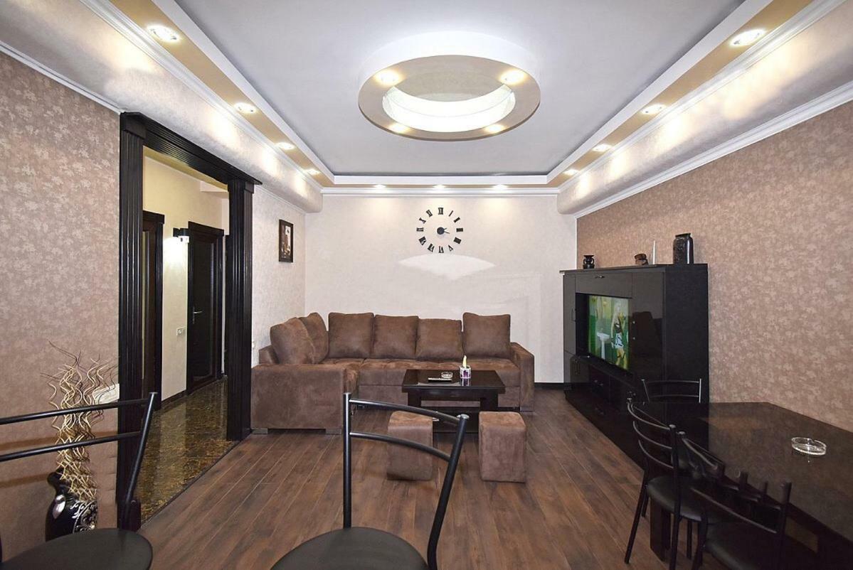 Luxury Apartment In Republic Square Jerevan Buitenkant foto