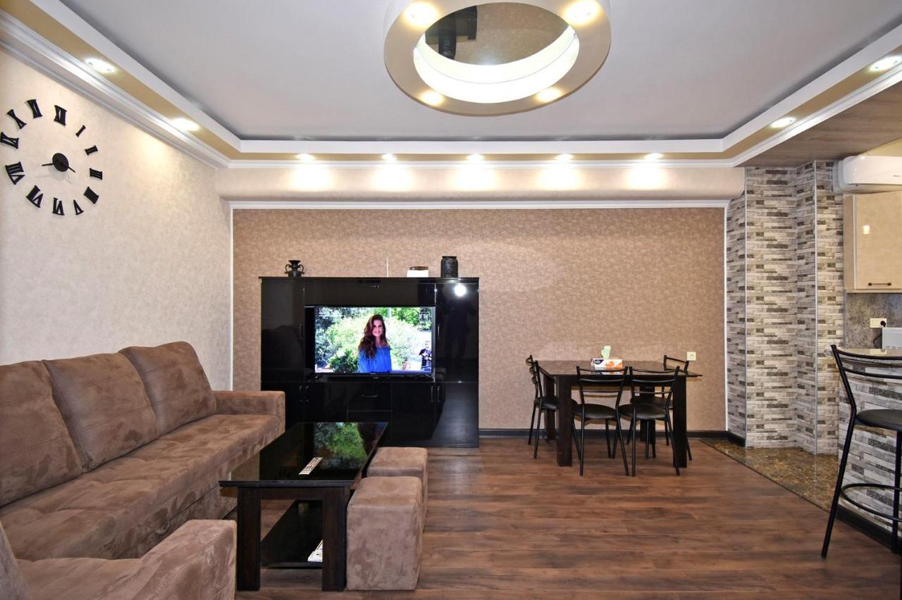 Luxury Apartment In Republic Square Jerevan Buitenkant foto